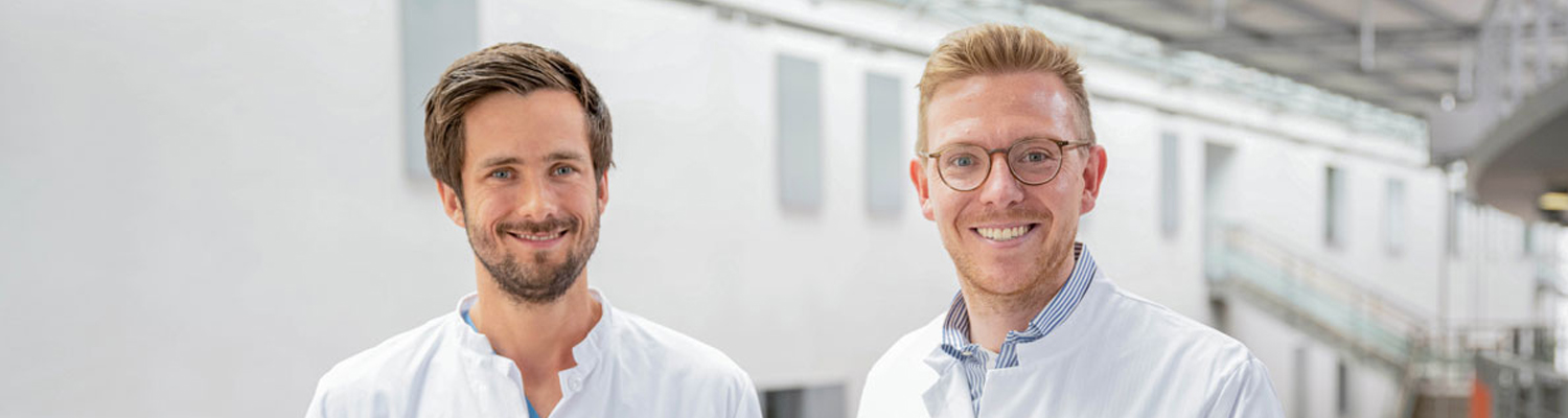 (v. l.) Dr. Jonas Saal und Dr. Niklas Klümper haben in ihrer Studie festgestellt, dass die Vorhersage des Therapieansprechens von Patientinnen und Patienten mit metastasiertem Nierenzellkarzinom durch Untersuchung zweier simpler Blutparameter verbessert werden kann.